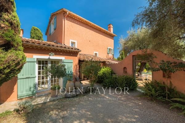 Bastide intemporelle du XVIIIe siècle avec jardin méditerranéen – Grasse, Saint-Jean