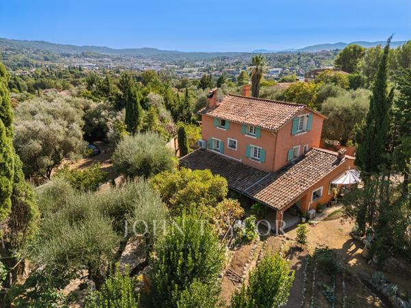 Bastide intemporelle du XVIIIe siècle avec jardin méditerranéen – Grasse, Saint-Jean