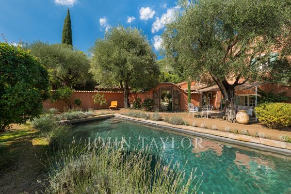 Bastide intemporelle du XVIIIe siècle avec jardin méditerranéen – Grasse, Saint-Jean