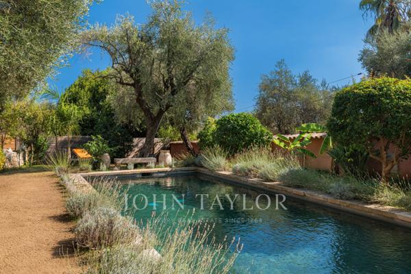 Bastide intemporelle du XVIIIe siècle avec jardin méditerranéen – Grasse, Saint-Jean