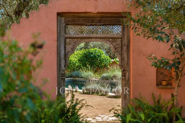 Bastide intemporelle du XVIIIe siècle avec jardin méditerranéen – Grasse, Saint-Jean