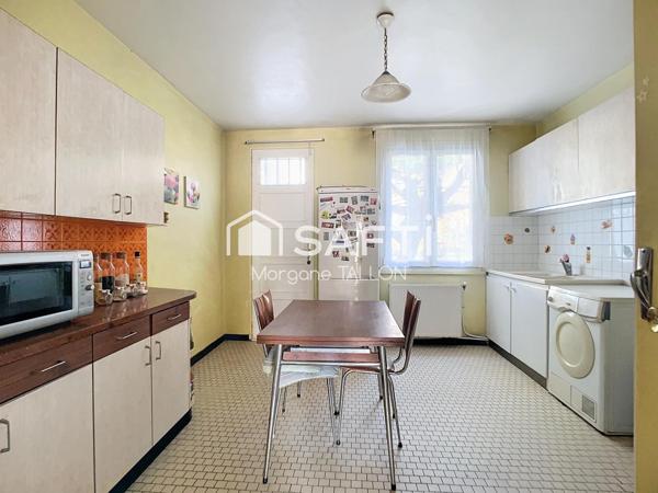 Beau pavillon avec potentiel