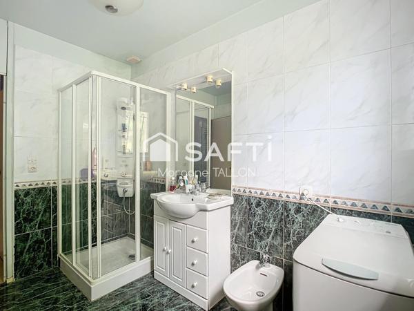 Beau pavillon avec potentiel