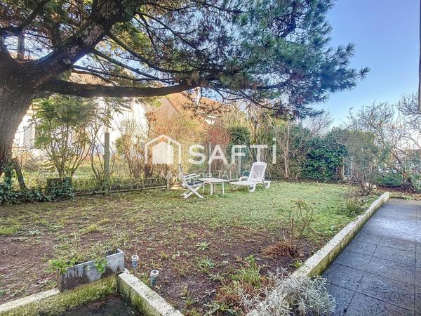 Beau pavillon avec potentiel