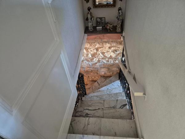 Maison en pierre sur sous-sol, jardin, 2 chambres, proximité transports et commerces