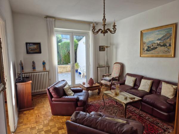 Maison en pierre sur sous-sol, jardin, 2 chambres, proximité transports et commerces