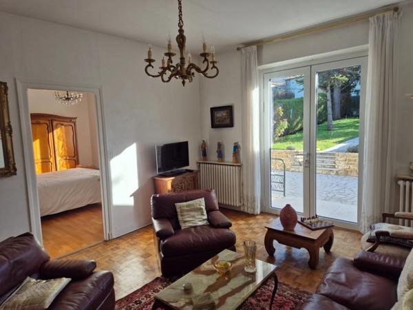 Maison en pierre sur sous-sol, jardin, 2 chambres, proximité transports et commerces