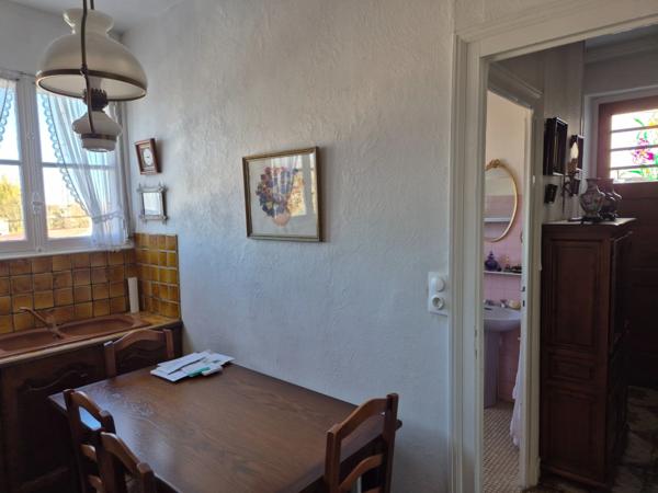 Maison en pierre sur sous-sol, jardin, 2 chambres, proximité transports et commerces