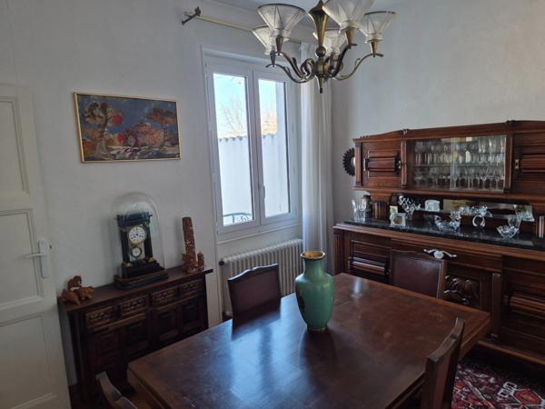 Maison en pierre sur sous-sol, jardin, 2 chambres, proximité transports et commerces