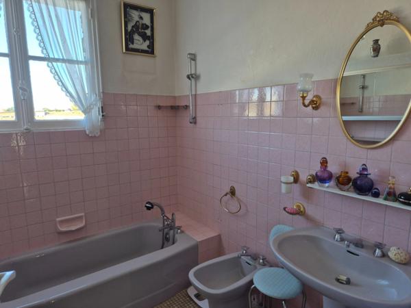 Maison en pierre sur sous-sol, jardin, 2 chambres, proximité transports et commerces