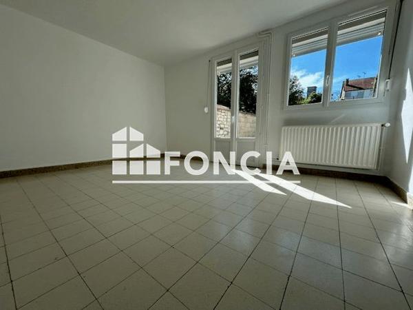 Location Maison 5 pièces 92.1 m² - 30 RUE ARISTIDE BRIAND Montcornet 02340