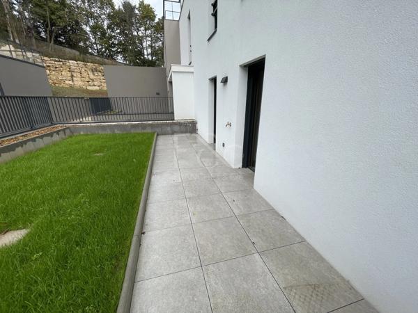 APPARTEMENT T3 A LOUER - ST CYR AU MONT D OR - 81.11 m 2 - 1 700 € charges comprises par mois