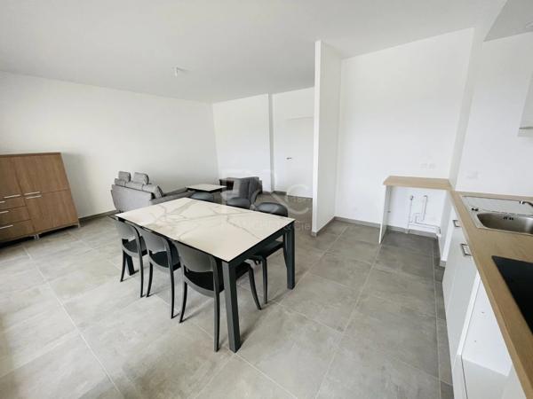 APPARTEMENT T3 A LOUER - ST CYR AU MONT D OR - 81.11 m 2 - 1 700 € charges comprises par mois