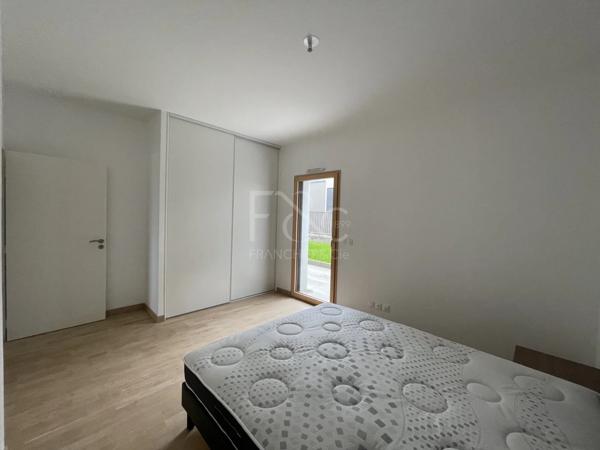 APPARTEMENT T3 A LOUER - ST CYR AU MONT D OR - 81.11 m 2 - 1 700 € charges comprises par mois