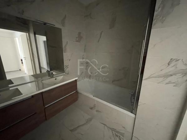 APPARTEMENT T3 A LOUER - ST CYR AU MONT D OR - 81.11 m 2 - 1 700 € charges comprises par mois