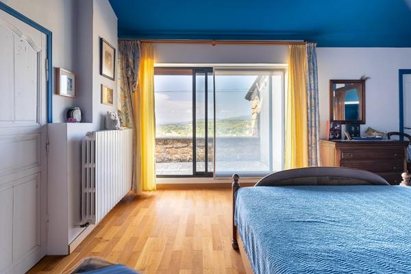 Au coeur de Lauris, une maison façonnée par les siècles