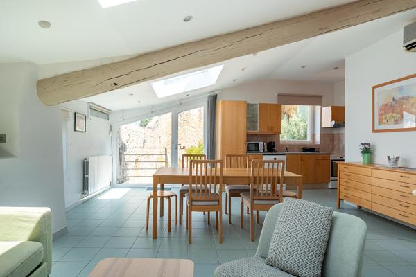 Au coeur de Lauris, une maison façonnée par les siècles