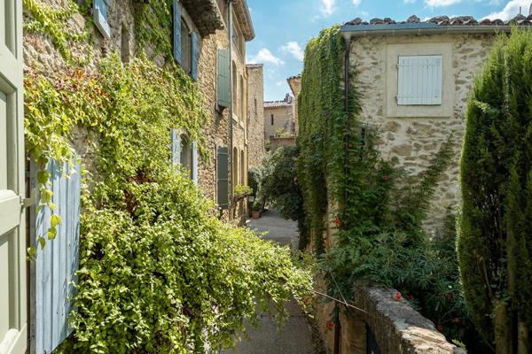 Au coeur de Lauris, une maison façonnée par les siècles