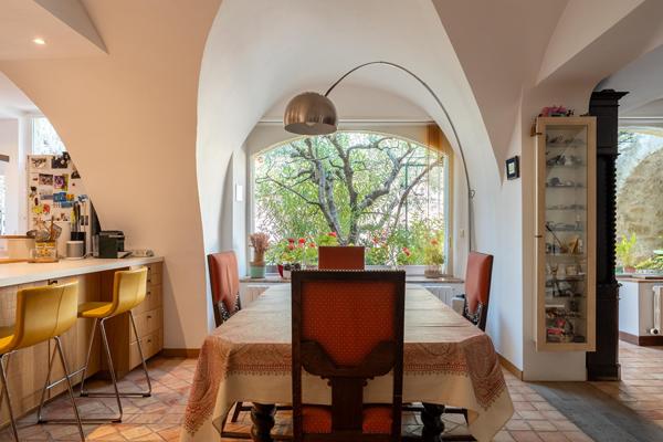 Au coeur de Lauris, une maison façonnée par les siècles