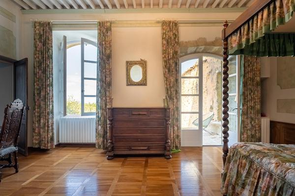Au coeur de Lauris, une maison façonnée par les siècles