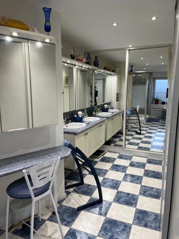 GRAND APPARTEMENT AVEC TRES BELLE VUE!!!