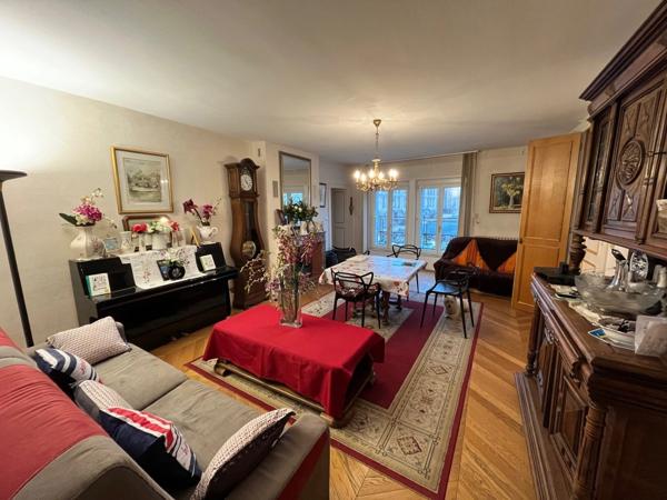 GRAND APPARTEMENT AVEC TRES BELLE VUE!!!