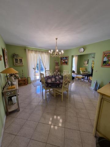 Maison de 201 m²