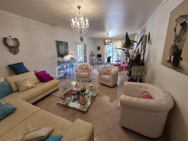 Maison de 201 m²