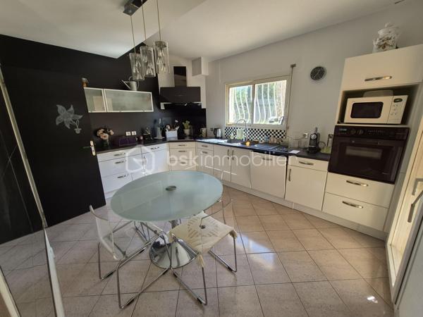 Maison de 201 m²