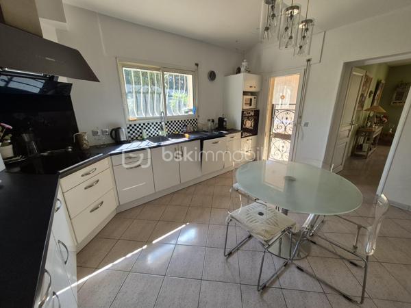 Maison de 201 m²