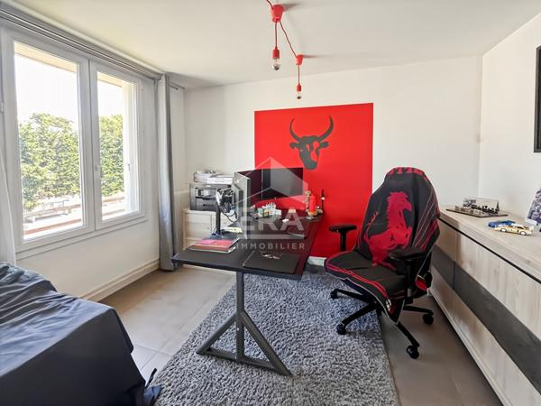 VITROLLES - Appartement  T3 T4 de 66m2  + 1 balcon et une cave