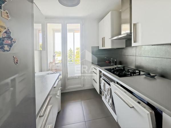 VITROLLES - Appartement  T3 T4 de 66m2  + 1 balcon et une cave