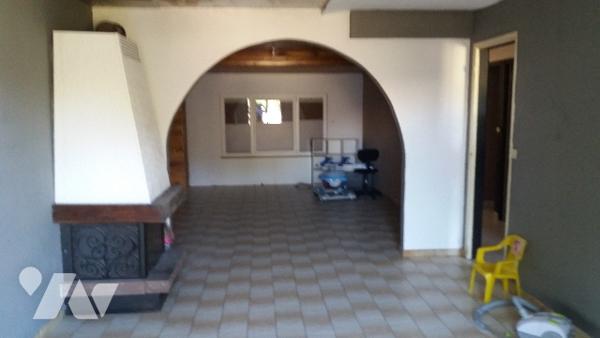 Maison proche Vitry-le-François, comprenant au RDC : entrée, séjour, cuisine,WC
au 1er étage : 4 chb