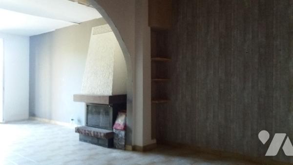 Maison proche Vitry-le-François, comprenant au RDC : entrée, séjour, cuisine,WC
au 1er étage : 4 chb