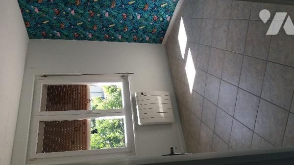 Maison proche Vitry-le-François, comprenant au RDC : entrée, séjour, cuisine,WC
au 1er étage : 4 chb