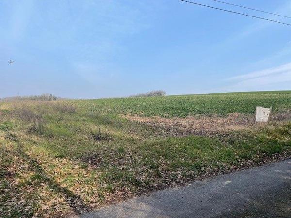 BONNES  terrain de 3600 m²