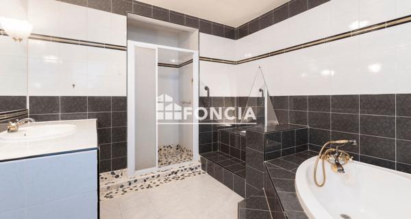 À vendre Appartement 6 pièces 197.78 m² - Mont-de-marsan 40000