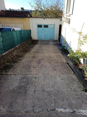 Commerces, gare. Garage