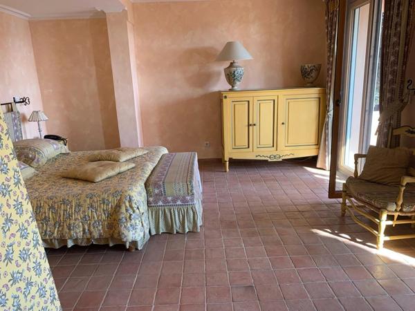 LES ISSAMBRES BASTIDE PROVENCALE T12