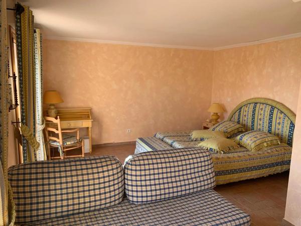 LES ISSAMBRES BASTIDE PROVENCALE T12