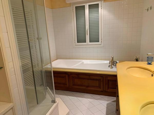 LES ISSAMBRES BASTIDE PROVENCALE T12