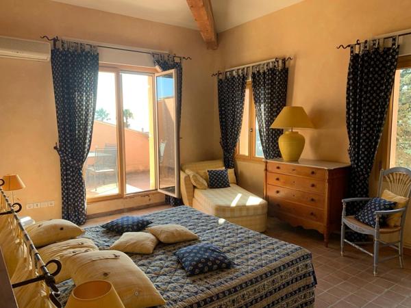 LES ISSAMBRES BASTIDE PROVENCALE T12