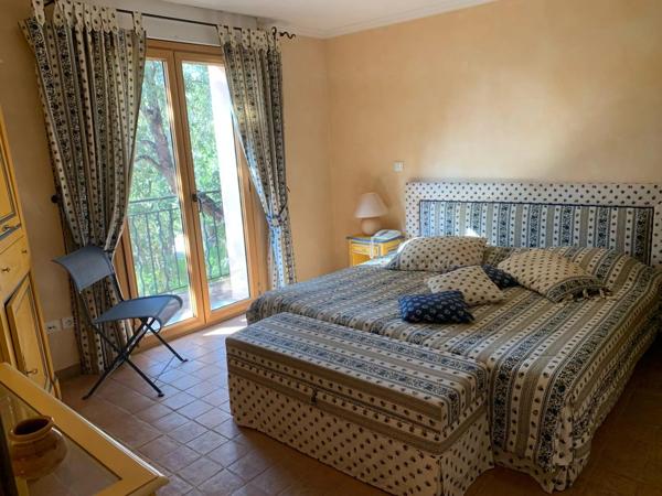 LES ISSAMBRES BASTIDE PROVENCALE T12