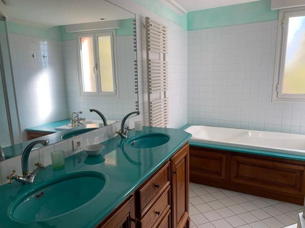 LES ISSAMBRES BASTIDE PROVENCALE T12