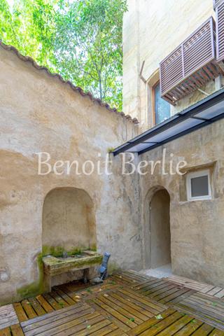 À deux pas de la place Péberland – Immeuble de charme avec patio et T2 indépendant