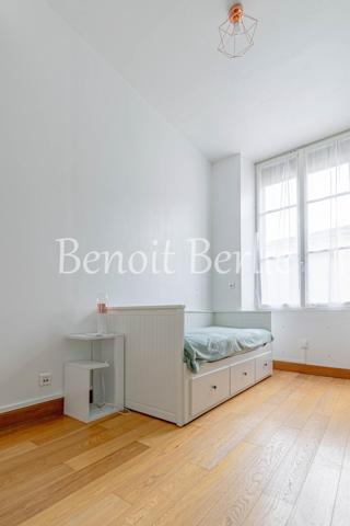 À deux pas de la place Péberland – Immeuble de charme avec patio et T2 indépendant