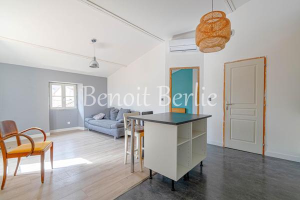 À deux pas de la place Péberland – Immeuble de charme avec patio et T2 indépendant