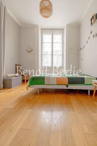 À deux pas de la place Péberland – Immeuble de charme avec patio et T2 indépendant