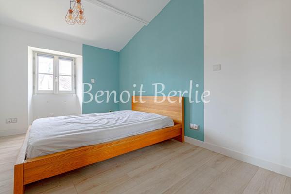 À deux pas de la place Péberland – Immeuble de charme avec patio et T2 indépendant