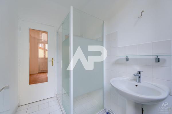 Appartement Rueil Malmaison 1 pièce(s) 28.58 m2 €225 000 ** - Référence 19677